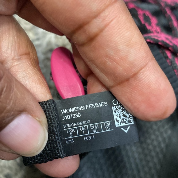 Chaco Women's Black and Pink Sandals sz 9 - Picture 6 of 11